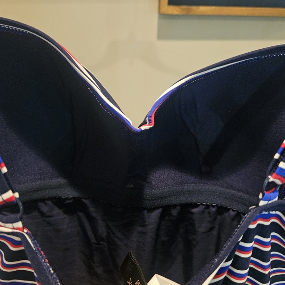 Nip Tuck One Piece Nautical Striped Swimsuit Size 10 - Picture 7 of 8